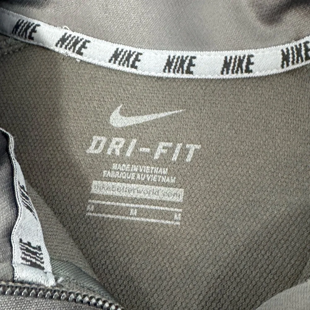 Nike Dri Fit Jacket Full Zip Gray w/White Trim Men’s Size MedIum Running F8